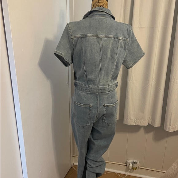 Good American Light Wash Denim Short-Sleeve Overalls - Picture 2 of 5